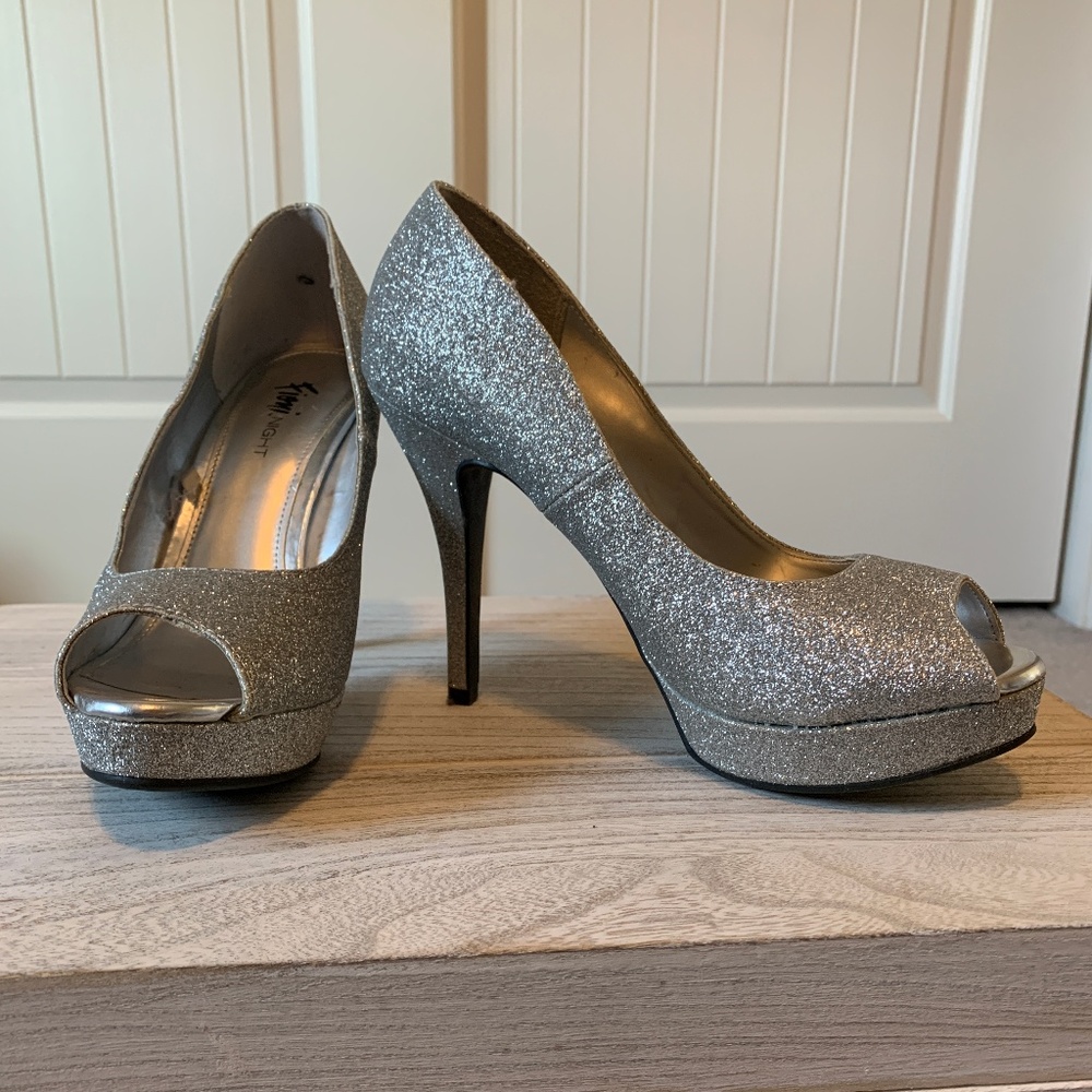 Fioni Silver Glitter Heels, US 6.5